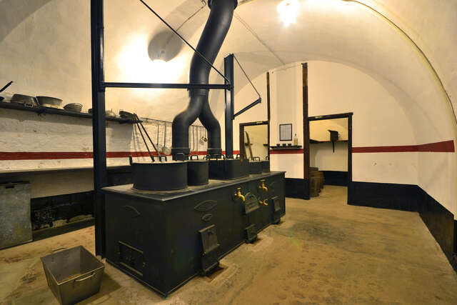 La cuisine et son fourneau François Vaillant au fort d'Uxegney à Epinal. VAUBOURG Cédric