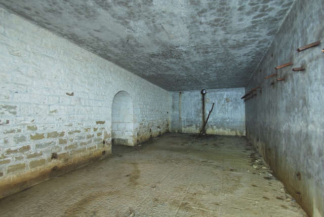 Une chambrée de l’abri de combat de la Haye-du-Pin. VAUBOURG Julie