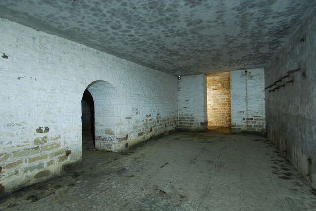 Une chambrée de l’abri de combat de la Haye-du-Pin. VAUBOURG Julie