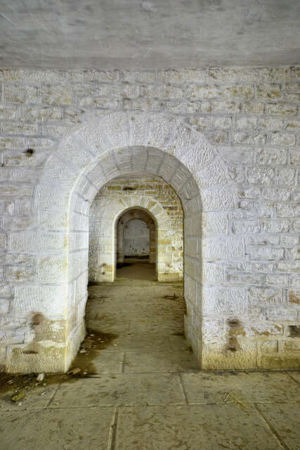 Galerie entre les chambrées de l'abri de combat de Longchamp-sud. VAUBOURG Cedric
