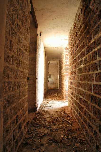 Galerie de la façade de l’abri de combat de Préfoisse. VAUBOURG Cédric