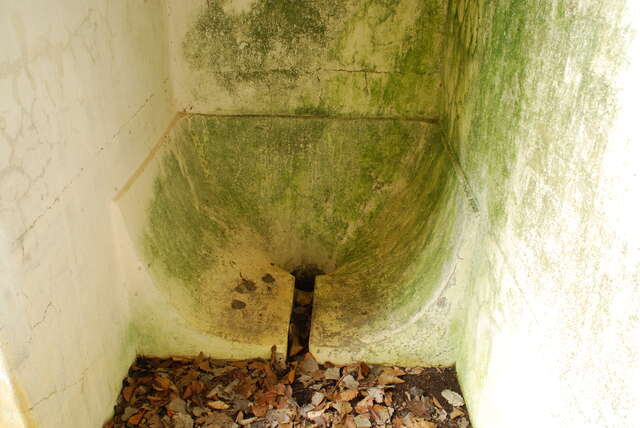 Latrines de l’abri de combat de Longchamp-ouest. VAUBOURG Lucas