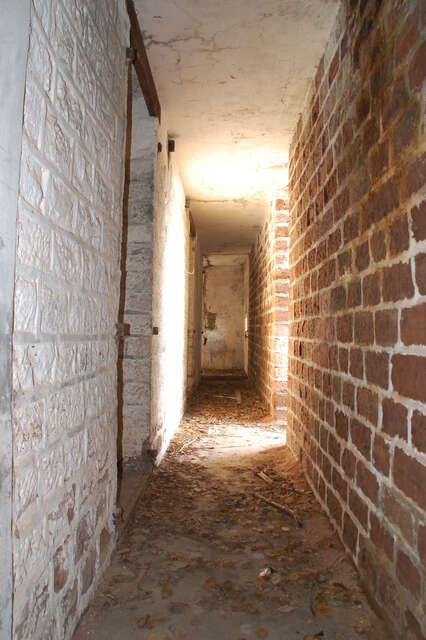 Galerie de la façade de l’abri de combat de Préfoisse. VAUBOURG Cédric
