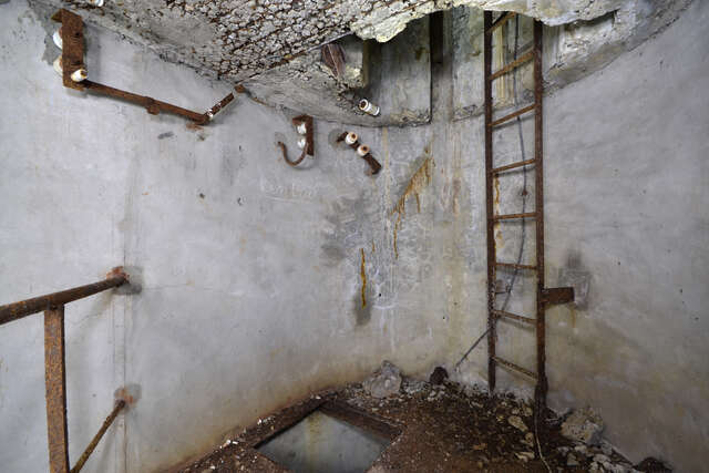 L'accès à l'observatoire de commande de la tourelle de projecteur du fort de Frouard. VAUBOURG Julie