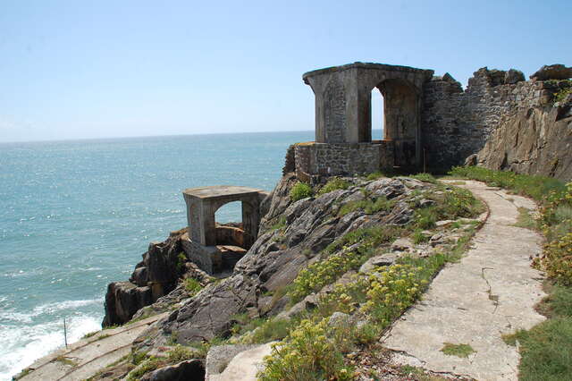 Deux casemates Projecteur assurant la défense des côtes de la position de Creach'Meur au nord de Brest. VAUBOURG Julie