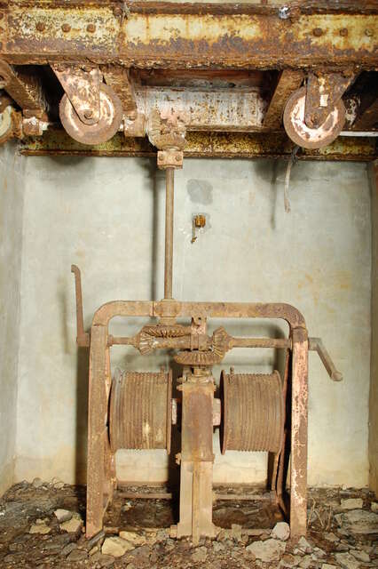 Le treuil de mouvement d'éclipse de la tourelle de projecteur du fort de Frouard. VAUBOURG Julie
