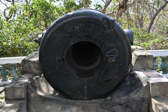 Un tube de mortier de 30 cm modèle 1893-1901 N°4 à la villa Blanche à Vung Tau Cap Saint-Jacques Vietnam. VAUBOURG Julie