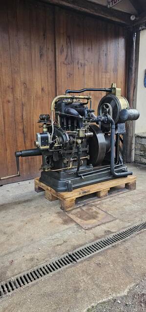 Détail d'un moteur l'Aster type D15 de 15 HP, de 1914 - Edouard ROETHLISBERG