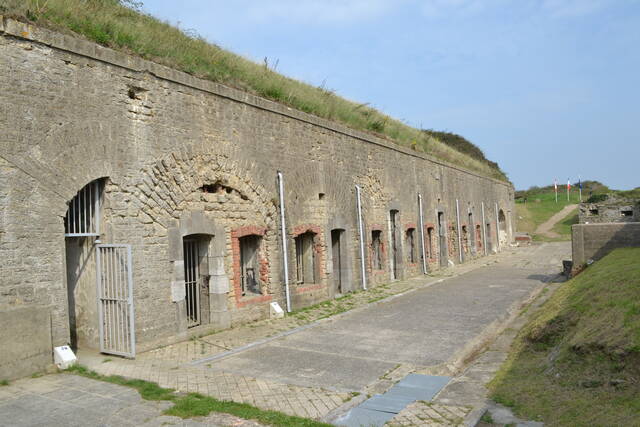 Le casernement du fort de la Crèche. VAUBOURG Julie