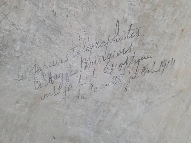 Un graffiti à l'intérieur du poste optique. VAUBOURG Cédric