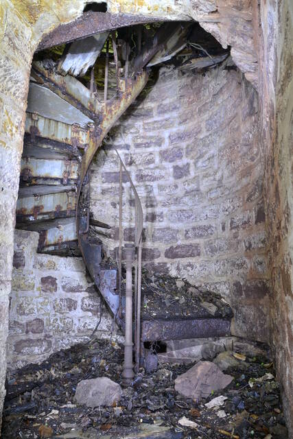 Un escalier menant au dessus des casernements. VAUBOURG Cédric