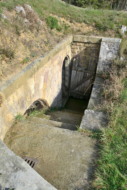 Un des escalier d'accès à la traverse abri isolée. VAUBOURG Julie