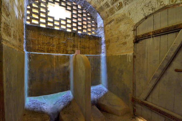 Les latrine troupe dans le casernement intérieur. VAUBOURG Cédric