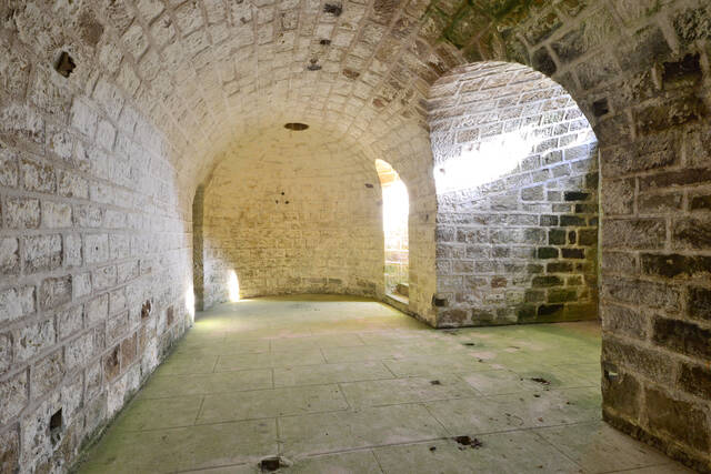 L'intérieur de la traverse abri isolée. VAUBOURG Julie
