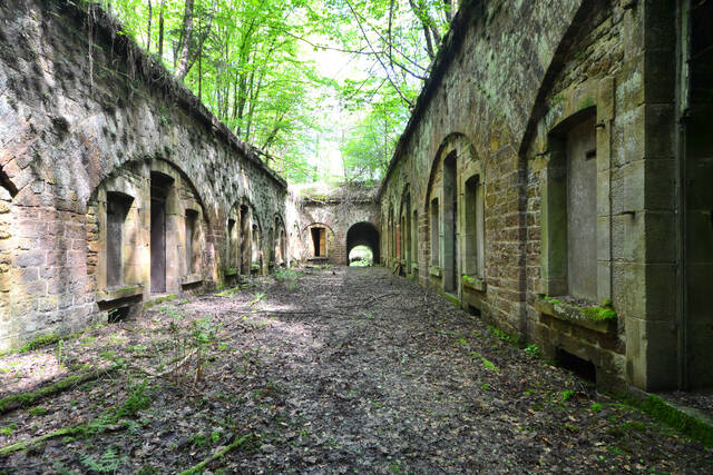 La cour des casernements. VAUBOURG Cédric