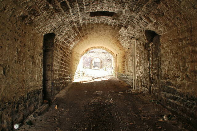 La galerie principale derrière l'entrée. VAUBOURG Cédric