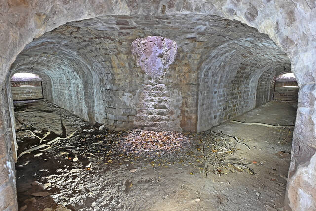 L'intérieur de la caponnière double. VAUBOURG Julie