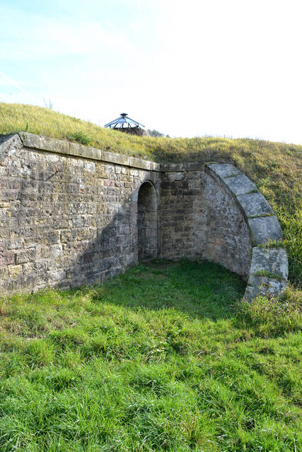 Un des accès à la traverse abri isolée. VAUBOURG Julie