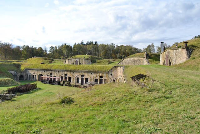 Vue sur les casernements depuis les dessus du fort. VAUBOURG Julie