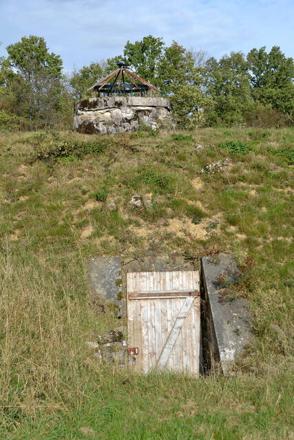 Une sortie de traverse et une verrière d'une traverse abri. VAUBOURG Julie