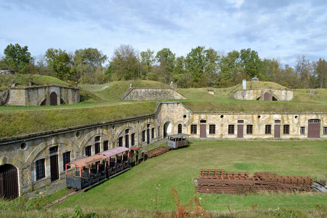 Vue sur les casernements depuis les dessus du fort. VAUBOURG Julie