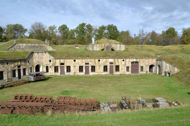 Vue sur les casernements depuis les dessus du fort. VAUBOURG Julie