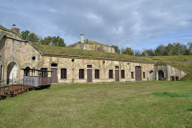 Les casernement du fort. VAUBOURG Julie