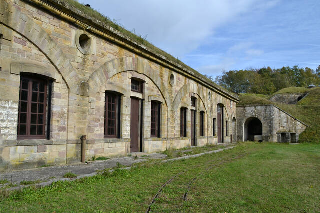 Les casernement du fort. VAUBOURG Julie