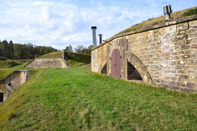 La sortie de la traverse abri sur la rue du rempart. VAUBOURG Cédric