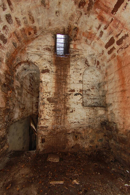 Une casemate derrière le corps de garde. VAUBOURG Julie