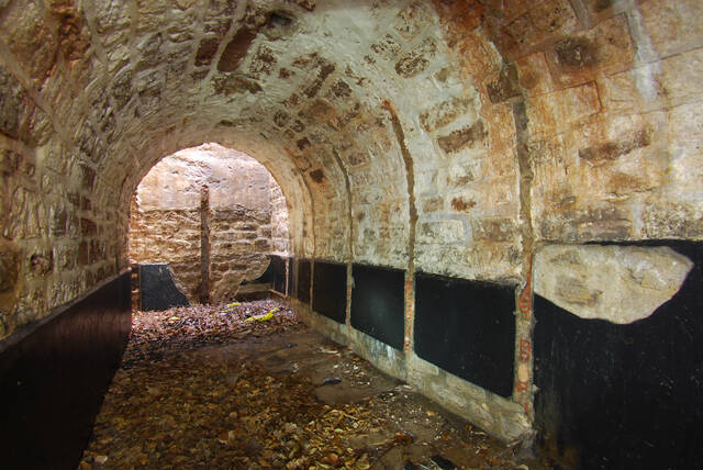 Les latrines près du magasin à poudre. VAUBOURG Julie