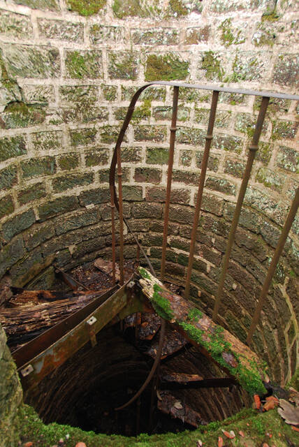 Un escalier menant au dessus des casernements. VAUBOURG Julie