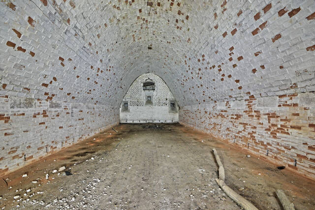 La chambre de stockage du magasin à poudre. VAUBOURG Cédric