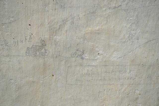 Un graffiti à l'intérieur du poste optique. VAUBOURG Cédric