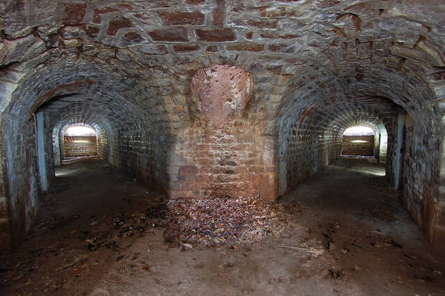 L'intérieur de la caponnière double. VAUBOURG Cédric