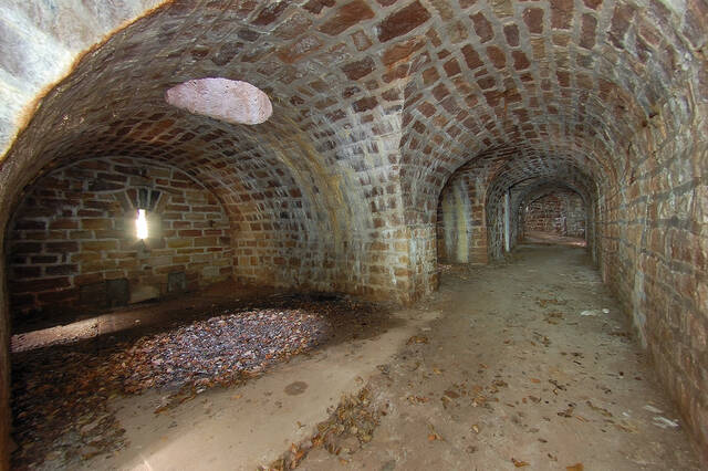 Une chambre de tir de la caponnière double au saillant 2. VAUBOURG Cédric