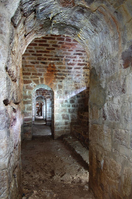 Le passage des creneaux de fusilade de la caponnière double. VAUBOURG Julie