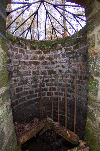 Un escalier menant au dessus des casernements. VAUBOURG Julie