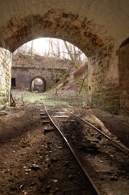 Les vestiges de la voie de 60 dans la galerie principale. VAUBOURG Julie