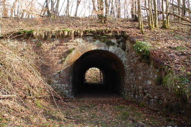 Un passage couvert dans la rue du rempart vers le saillant 1. VAUBOURG Julie
