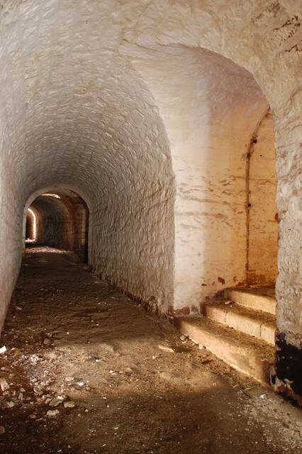 Une galerie du casernement près de la boulangerie. VAUBOURG Julie