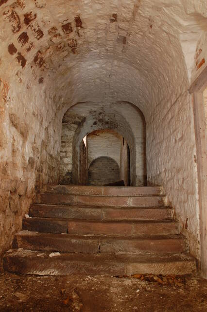 Une galerie dans le casernement. VAUBOURG Julie