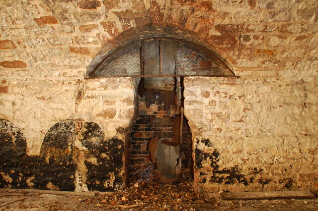 Détail d'une cheminée dans une casemate. VAUBOURG Julie