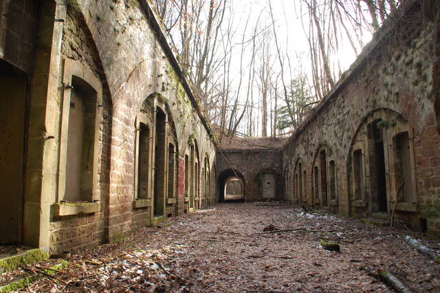 La cour des casernements. VAUBOURG Cédric