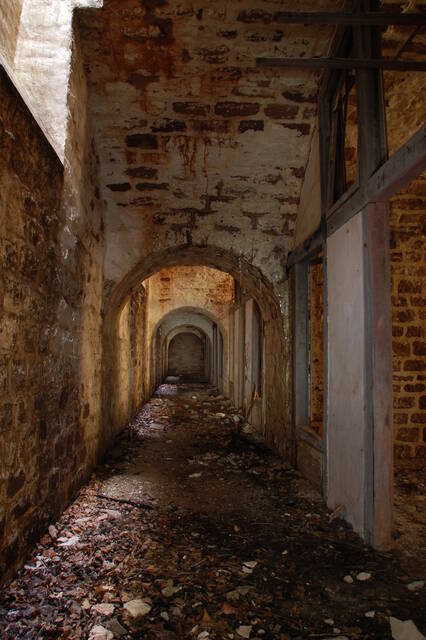 L'arrière des casemate du casernement. VAUBOURG Julie