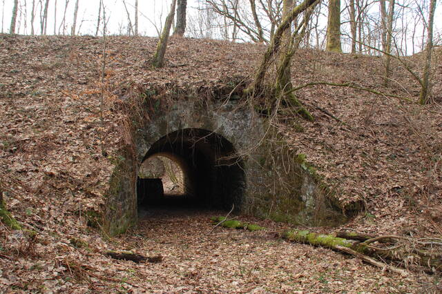 Le passage couvert du côté du saillant 2 des ateliers de chargement. VAUBOURG Julie