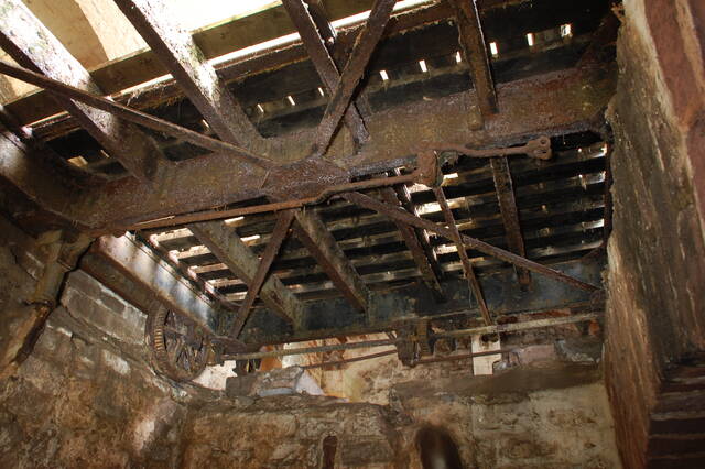Le dessous du pont à effacement latéral à chariot automoteur. VAUBOURG Julie