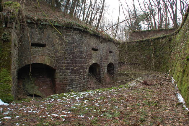 L'extérieur de la caponnière simple du saillant 1. VAUBOURG Julie