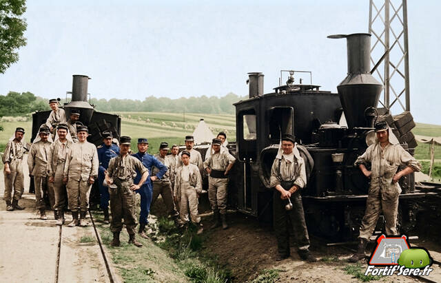Deux locomotives Péchot dans un secteur de la place d'Epinal vers 1906-
 Archives départementales des Vosges côte 148Fi