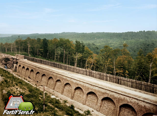 La construction des fossés taillés dans le roc au fort de la Mouche à Epinal en 1878 - Archives départementales des Vosges 119Fi002C